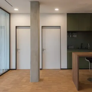 Aluminiumzargen für Holz- und Glastüren Aluminiumzargen für Holz- und Glastüren