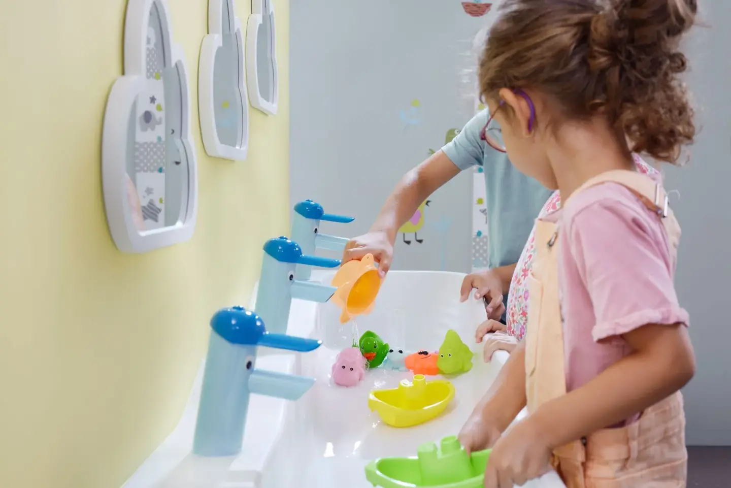 Geberit Bambini - Lösungen für Kindergärten und Schulen Geberit Bambini - Lösungen für Kindergärten und Schulen