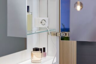 GE ONE Spiegelschrank mit ComfortLight Geberit - GE ONE Spiegelschrank mit ComfortLight