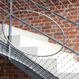 X-TEND Edelstahlseilnetze als Sicherungs- und Designelemente X-TEND Edelstahlseilnetze als Sicherungs- und Designelemente