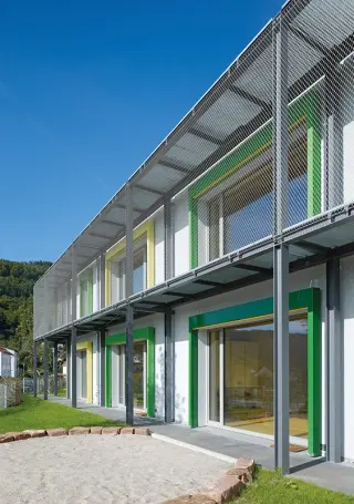 X-TEND Edelstahlseilnetze als Sicherungs- und Designelemente X-TEND Edelstahlseilnetze als Sicherungs- und Designelemente