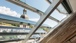 Lamellen-Dachfenster und  Klappdachfenster Lamellen-Dachfenster und  Klappdachfenster