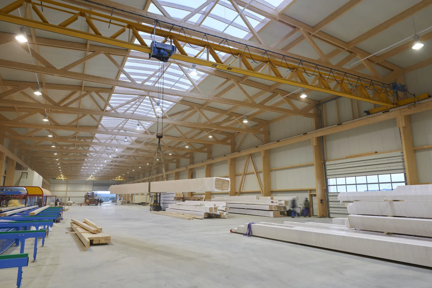 Holztragwerke für Industrie-, Gewerbe- und Logistikhallen Holztragwerke für Industrie-, Gewerbe- und Logistikhallen