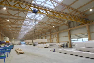 Holztragwerke für Industrie-, Gewerbe- und Logistikhallen Holztragwerke für Industrie-, Gewerbe- und Logistikhallen