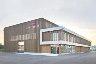 Holztragwerke für Industrie-, Gewerbe- und Logistikhallen Holztragwerke für Industrie-, Gewerbe- und Logistikhallen