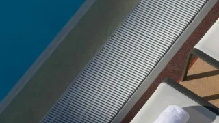 Schwimmbadroste von emco zur Abdeckung von Überflutungsrinnen Schwimmbadroste von emco zur Abdeckung von Überflutungsrinnen