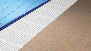 Schwimmbadroste von emco zur Abdeckung von Überflutungsrinnen Schwimmbadroste von emco zur Abdeckung von Überflutungsrinnen