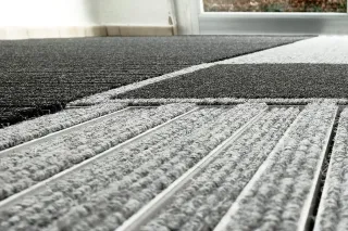 Eingangsmatten Speziallösungen: Taktile Leitsysteme, Design- und  Gummiwabenmatte Eingangsmatten Speziallösungen: Taktile Leitsysteme, Design- und  Gummiwabenmatte