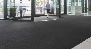 Sauberlauf von emco als Bahnen, Matten oder Bodenbelag Sauberlauf von emco als Bahnen, Matten oder Bodenbelag