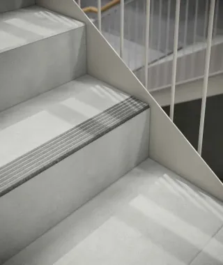 Fliesenserie Strata mit großformatigen Treppenfliesen Fliesenserie Strata mit großformatigen Treppenfliesen