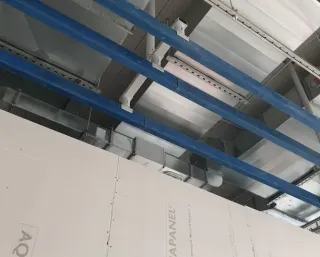 Schürzenkonstruktionen und Abschottungen für Boden und Decke Schürzenkonstruktionen und Abschottungen für Boden und Decke