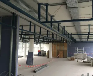 Schürzenkonstruktionen und Abschottungen für Boden und Decke Schürzenkonstruktionen und Abschottungen für Boden und Decke