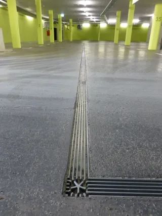 AquaStop Flachrinnen für Tiefgaragen und Parkhäuser AquaStop Flachrinnen für Tiefgaragen und Parkhäuser