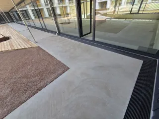 Drainagerinnen für die Terrassen- und Fassadenentwässerung Drainagerinnen für die Terrassen- und Fassadenentwässerung