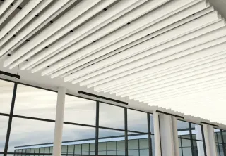 Schalldämpfende Baffeldecken Schalldämpfende Baffeldecken