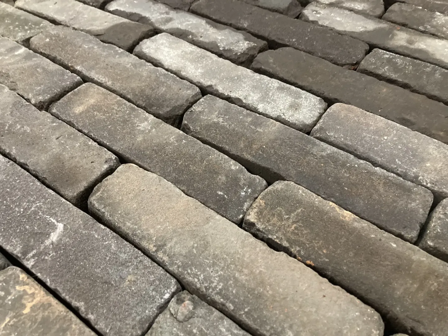 ReUse Pflasterklinker und Natursteinplatten für den Außenbereich ReUse Pflasterklinker und Natursteinplatten für den Außenbereich