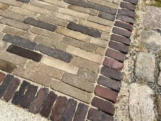 ReUse Pflasterklinker und Natursteinplatten für den Außenbereich ReUse Pflasterklinker und Natursteinplatten für den Außenbereich