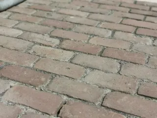 ReUse Pflasterklinker und Natursteinplatten für den Außenbereich ReUse Pflasterklinker und Natursteinplatten für den Außenbereich
