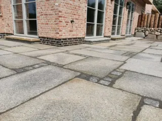 ReUse Pflasterklinker und Natursteinplatten für den Außenbereich ReUse Pflasterklinker und Natursteinplatten für den Außenbereich
