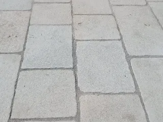 ReUse Pflasterklinker und Natursteinplatten für den Außenbereich ReUse Pflasterklinker und Natursteinplatten für den Außenbereich