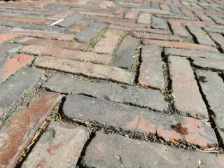 ReUse Pflasterklinker und Natursteinplatten für den Außenbereich ReUse Pflasterklinker und Natursteinplatten für den Außenbereich