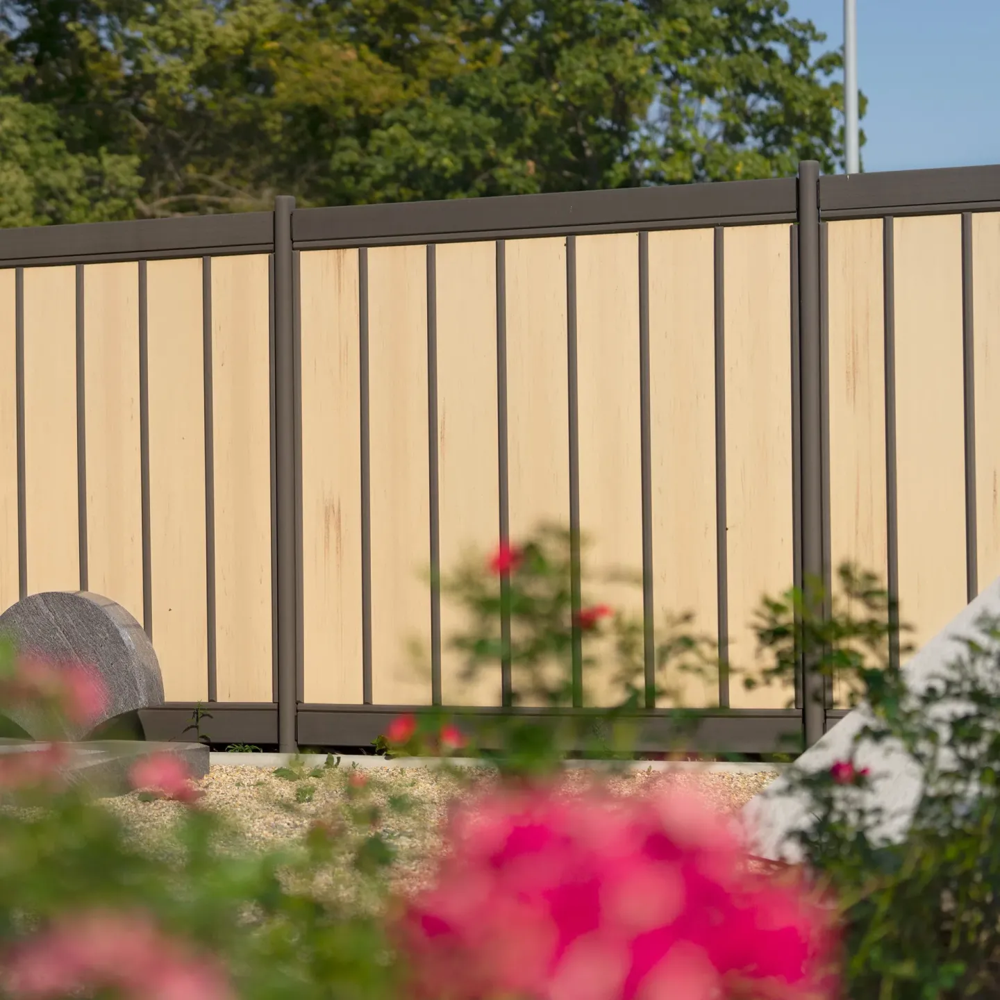 megawood® LIMES Sichtschutz- und Zaunsystem megawood® LIMES Sichtschutz- und Zaunsystem