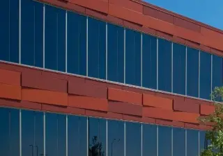 Vorhangfassaden mit dem Karrier-Paneelsystem Vorhangfassaden mit dem Karrier-Paneelsystem