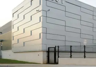 Vorhangfassaden mit dem Karrier-Paneelsystem Vorhangfassaden mit dem Karrier-Paneelsystem