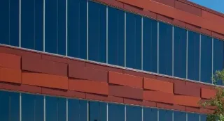 Vorhangfassaden mit dem Karrier-Paneelsystem Vorhangfassaden mit dem Karrier-Paneelsystem