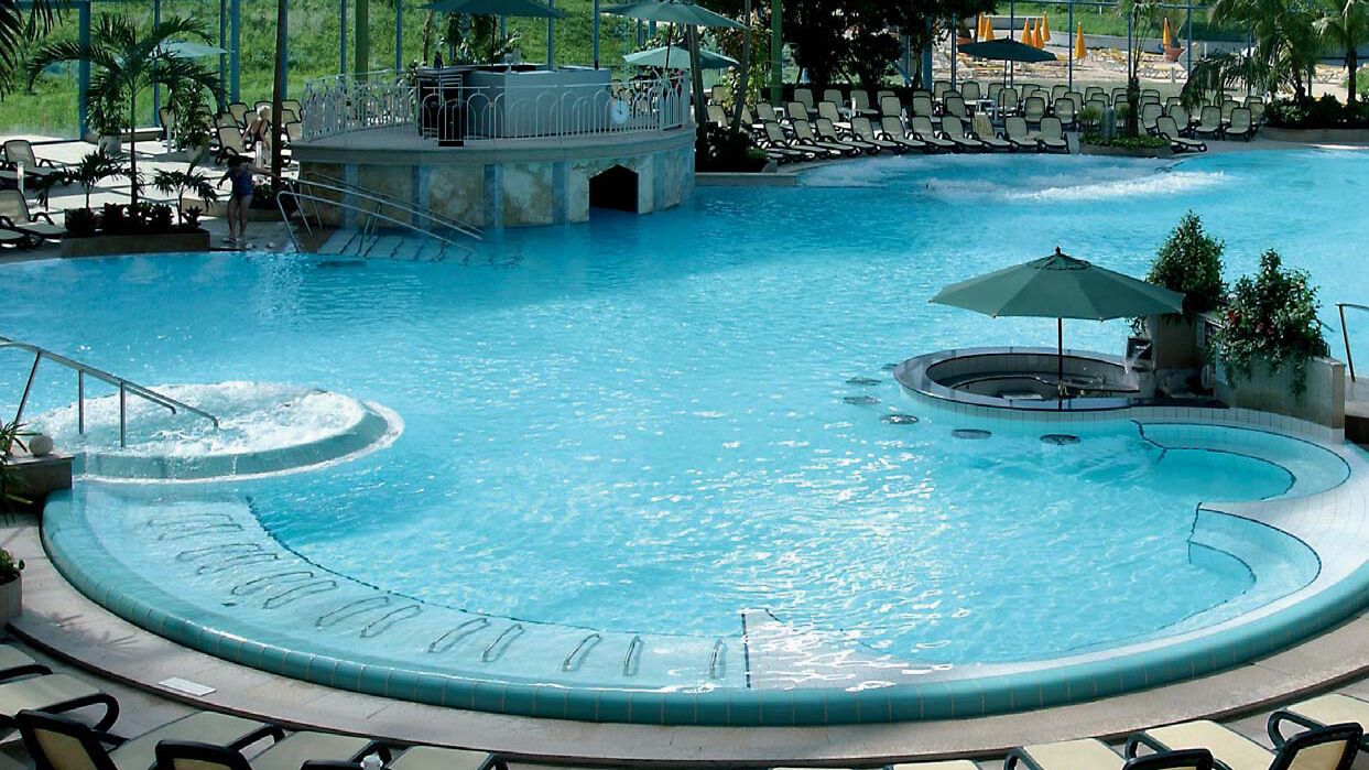 Fliesenkleber für Schwimmbäder