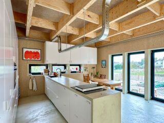 Wohngesund, sichtbar aus Holz, gemeinschaftlich gebaut