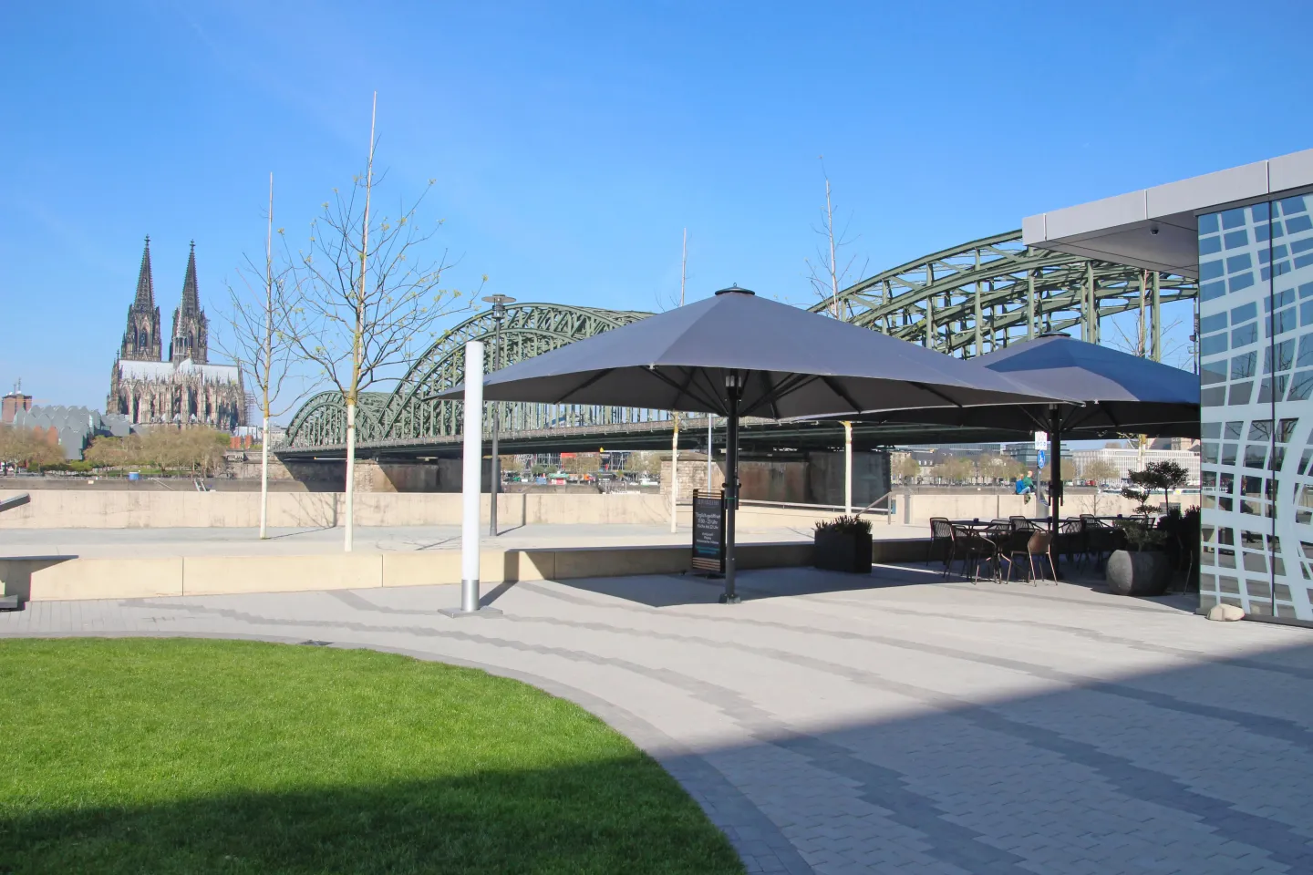 Wind- und Wetterfeste Sonnenschirme Wind- und Wetterfeste Sonnenschirme