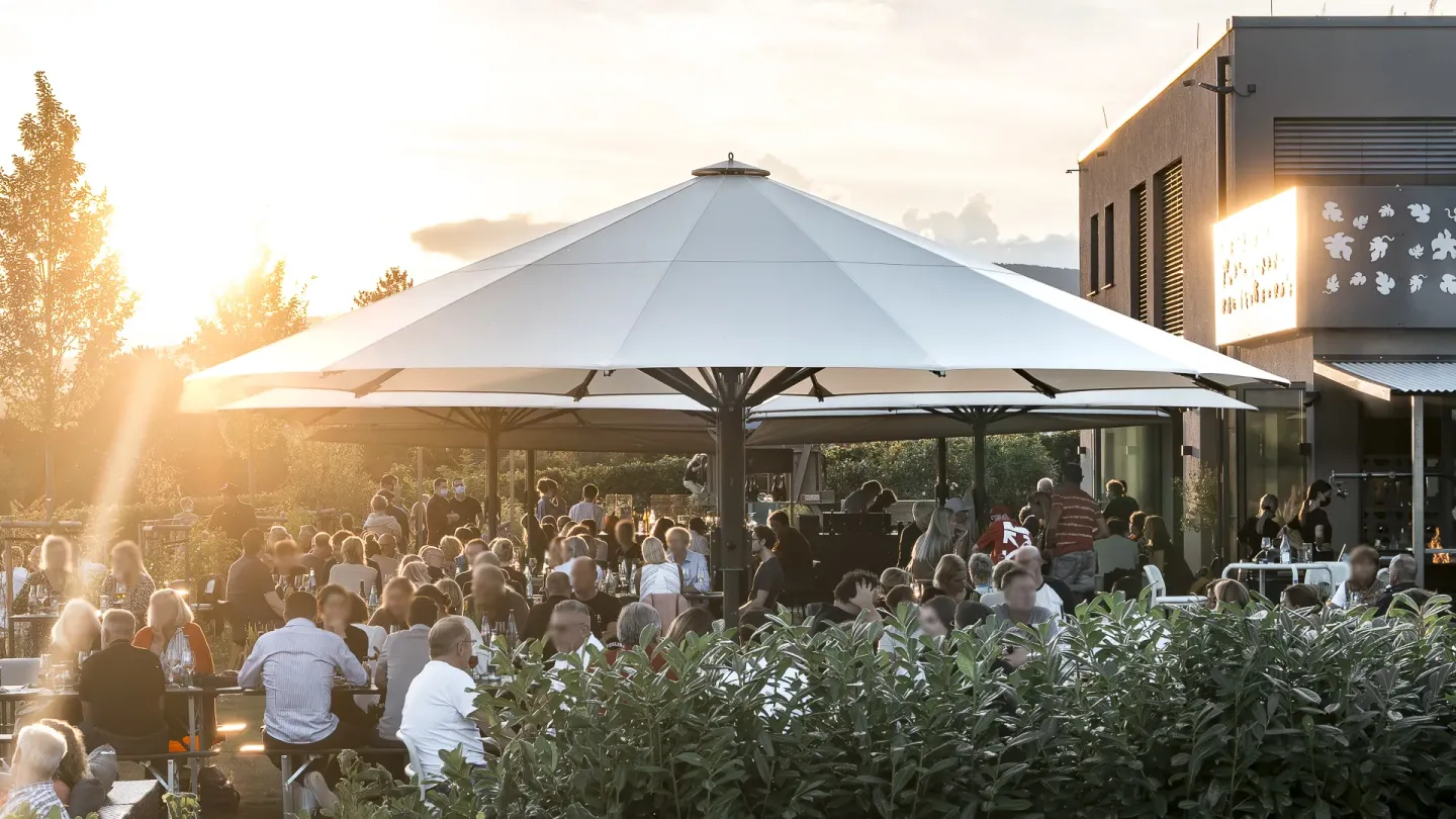 Wind- und Wetterfeste Sonnenschirme Wind- und Wetterfeste Sonnenschirme