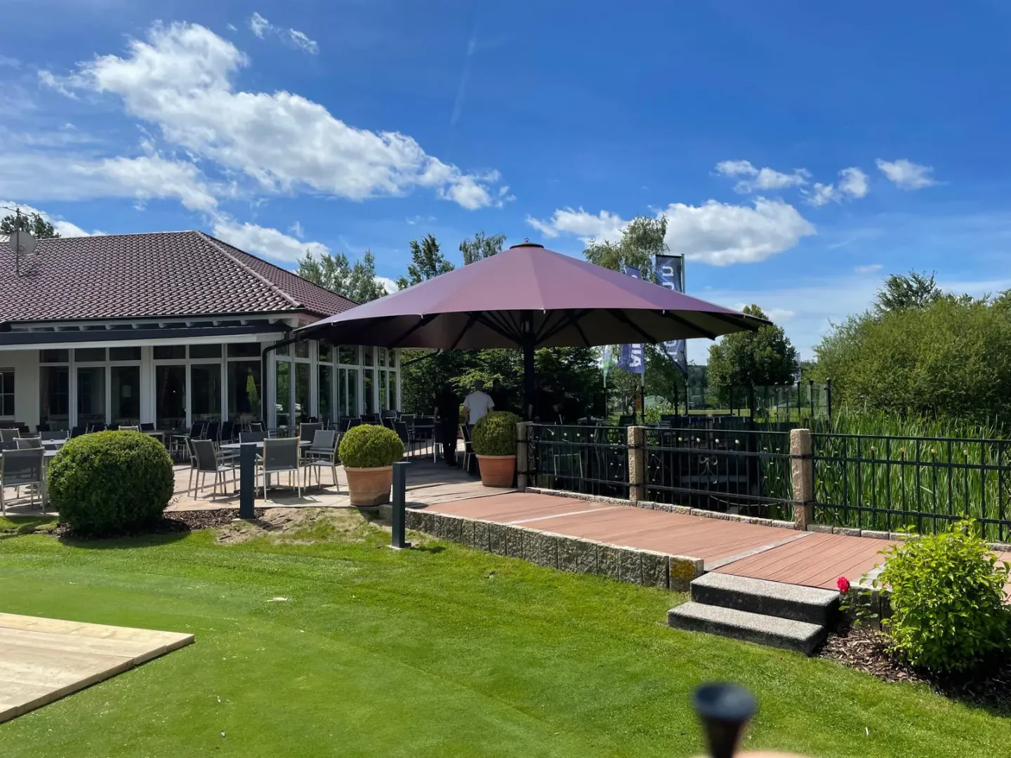 Wind- und Wetterfeste Sonnenschirme Wind- und Wetterfeste Sonnenschirme