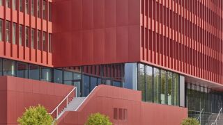 Pulverbeschichtungen für Fassaden und Metallbauteile Pulverbeschichtungen für Fassaden und Metallbauteile