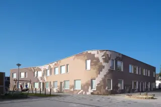 StoEcoshape Gedämmte Fassaden mit vorgefertigten Putzelementen StoEcoshape Gedämmte Fassaden mit vorgefertigten Putzelementen