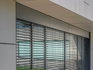 Tageslichtmanagement mit Raffstore Tageslichtmanagement mit Raffstore