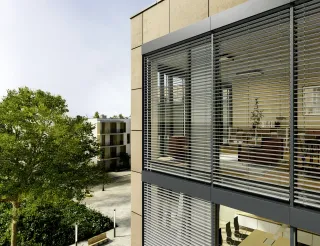 Tageslichtmanagement mit Raffstore Tageslichtmanagement mit Raffstore