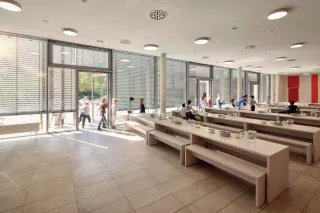 Tageslichtmanagement mit Raffstore Tageslichtmanagement mit Raffstore