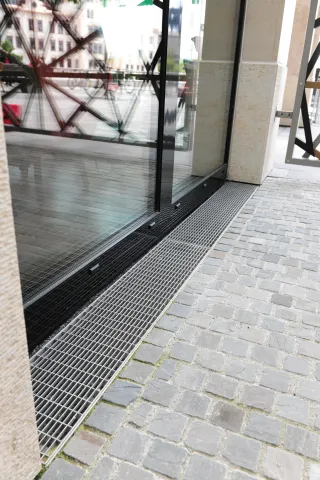 Drainage- und Entwässerungsrinnen Drainage- und Entwässerungsrinnen