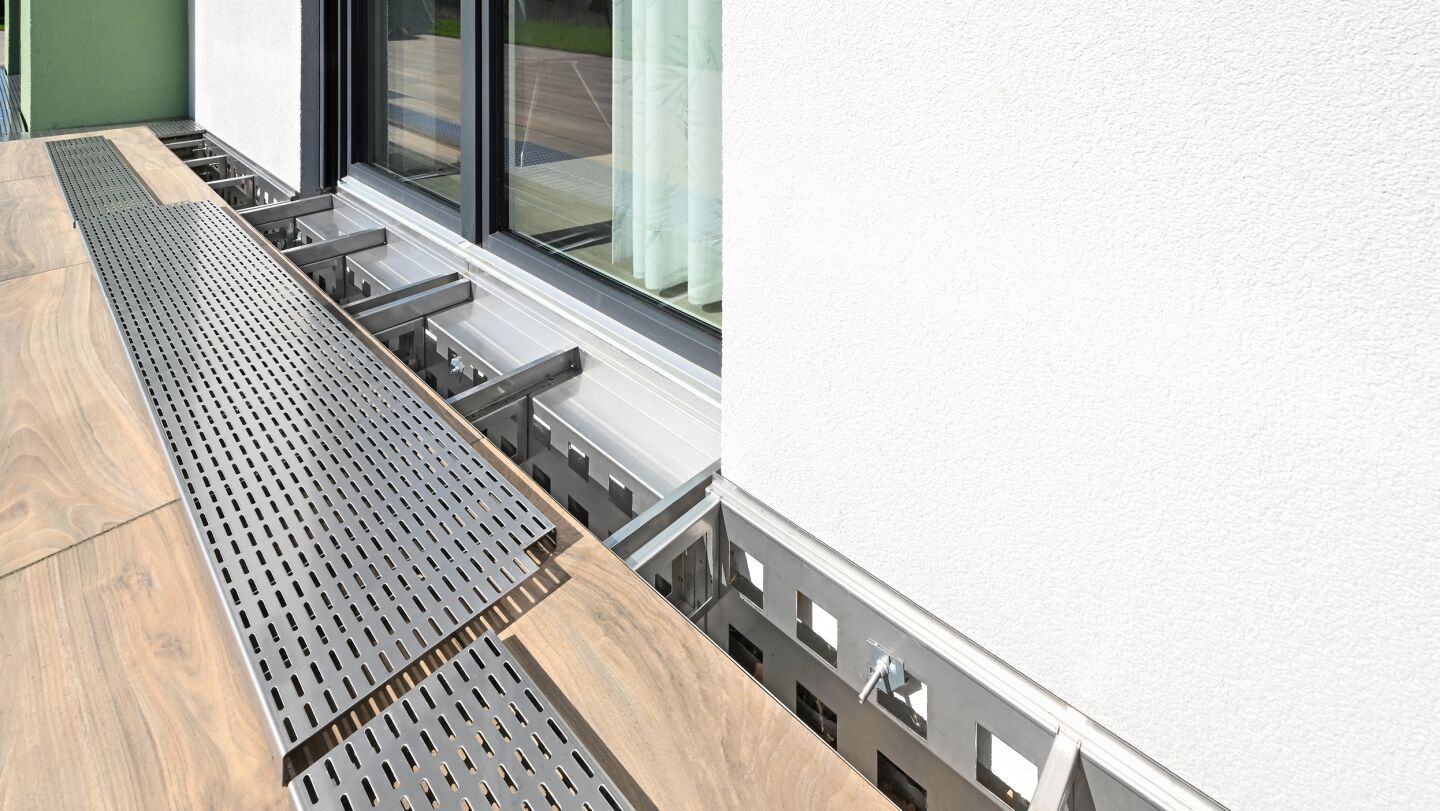 Entwässerungsrinnen für den Einsatz vor Fassaden