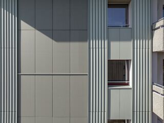 Neu von Swisspearl: Gebäudeintegriertes PV-System für die Fassade