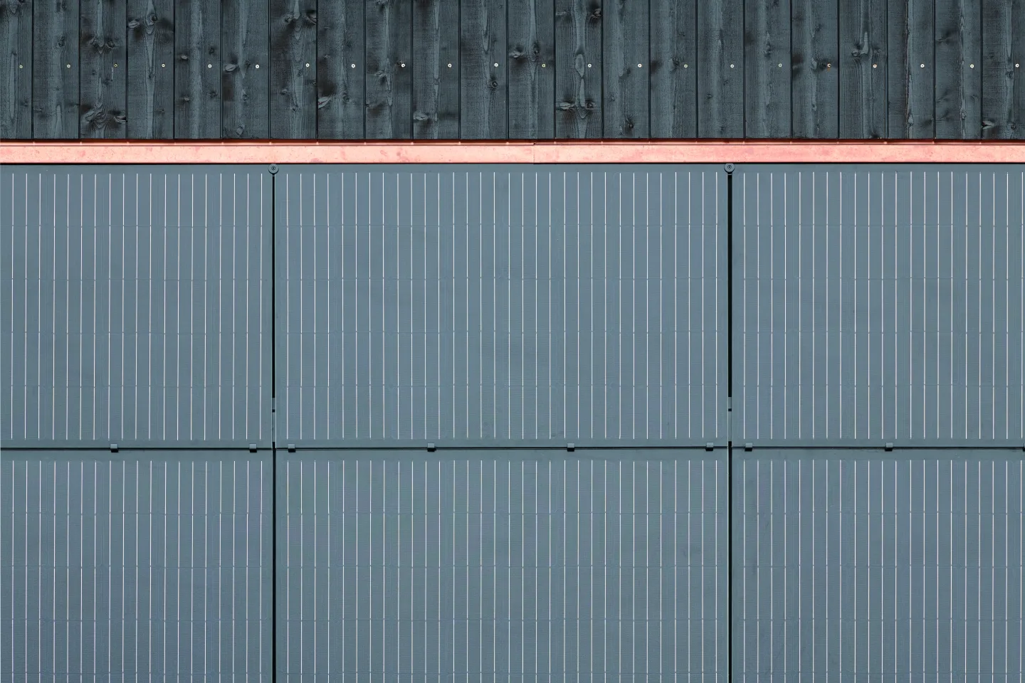 Integrierte Photovoltaiklösungen für die vorgehängte hinterlüftete Fassade Integrierte Photovoltaiklösungen für die vorgehängte hinterlüftete Fassade