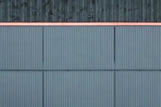 Integrierte Photovoltaiklösungen für die vorgehängte hinterlüftete Fassade Integrierte Photovoltaiklösungen für die vorgehängte hinterlüftete Fassade