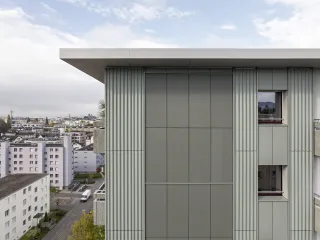 Integrierte Photovoltaiklösungen für die vorgehängte hinterlüftete Fassade Integrierte Photovoltaiklösungen für die vorgehängte hinterlüftete Fassade