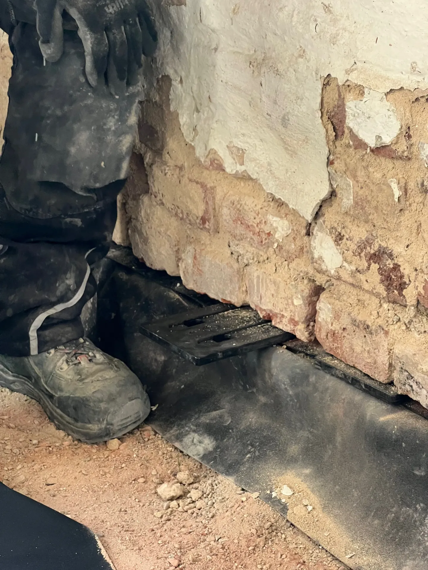 Mauerwerkstrockenlegung im Sägeverfahren mit PRINZ-Mauersägetechnik Mauerwerkstrockenlegung im Sägeverfahren mit PRINZ-Mauersägetechnik