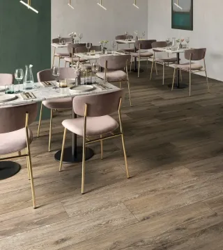 Wand- und Bodenfliesen in Holzoptik Wand- und Bodenfliesen in Holzoptik