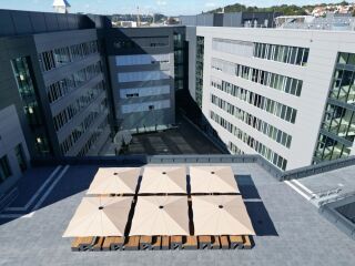 Sonnenschirme für Betriebskantinen: Komfort schaffen, Freiräume aufwerten