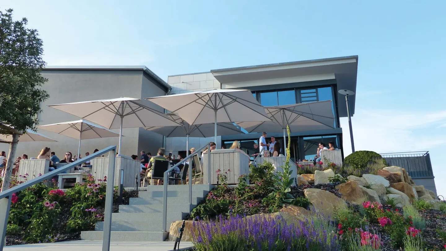 Sonnenschirme für gewerbliche und öffentliche Bereiche Sonnenschirme für gewerbliche und öffentliche Bereiche