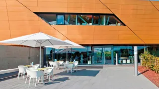 Sonnenschirme für gewerbliche und öffentliche Bereiche Sonnenschirme für gewerbliche und öffentliche Bereiche